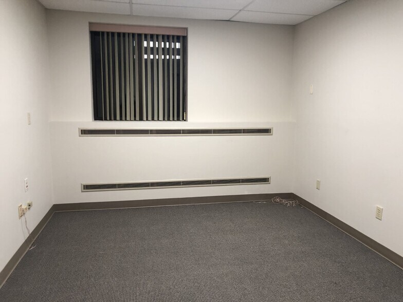 More Photos Of 860 Broad St, Emmaus Light Manufacturing For Lease