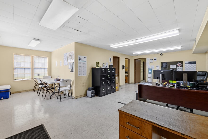 More Photos Of 1002 W Jackson Ave, Harlingen Warehouse For Sale