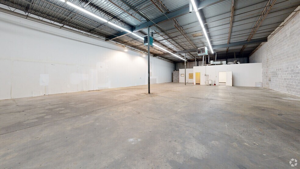 More Photos Of 1870-1908 Forge St, Tucker Distribution For Lease