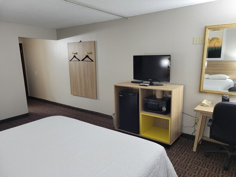 More Photos Of 711 S Downey St, West Branch Hotel For Sale