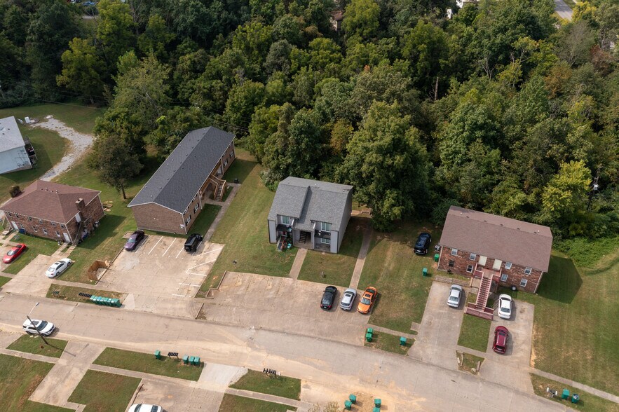 More Photos Of 412 Woodcreek Dr, Radcliff Apartments For Sale