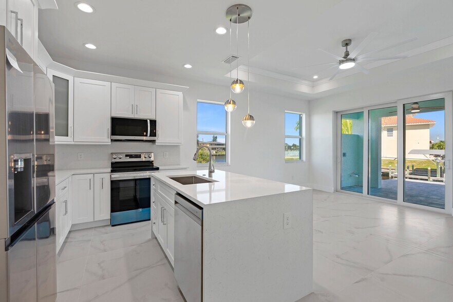 More Photos Of 1107 SE 38th St, Cape Coral Apartments For Sale