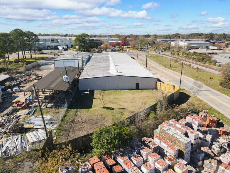 More Photos Of 2375 Wooddale Blvd, Baton Rouge Warehouse For Lease