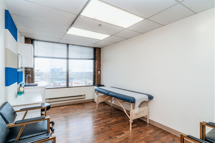 More Photos Of 2602 E Dempster St, Park Ridge Unknown For Lease