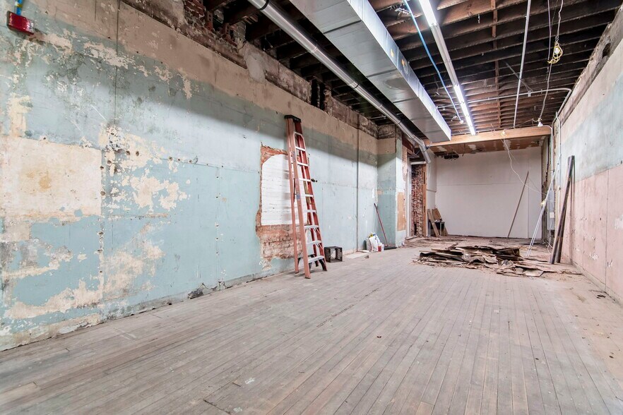 More Photos Of 15 SW Old State Capitol Plz, Springfield Office For Sale