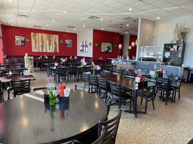 More Photos Of 11712 Ulysses St NE, Blaine Freestanding For Lease