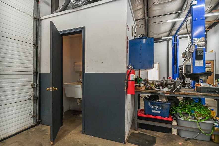 More Photos Of 1100 US ROUTE 1, York Auto Dealership For Sale