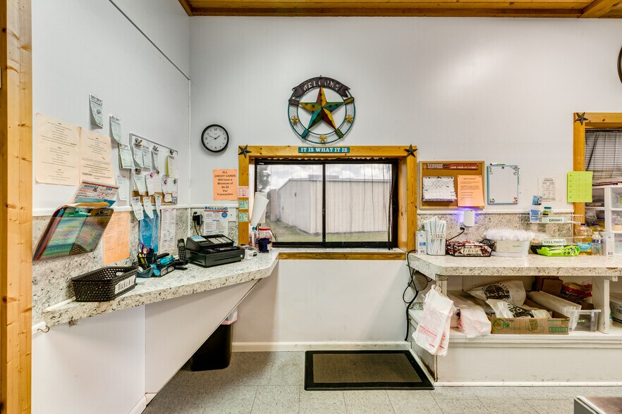 More Photos Of 714 N Main St, Sweeny Restaurant For Sale