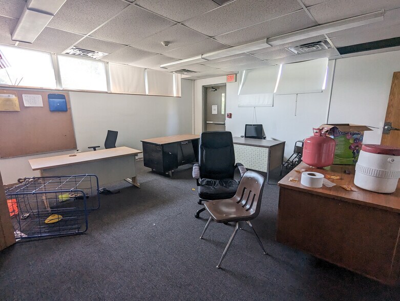 More Photos Of 350 Georgetown Rd, Carneys Point Schools For Lease