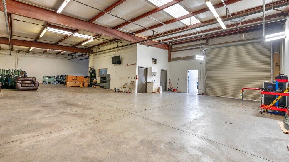 More Photos Of 1885 E Griffith Way, Fresno Warehouse For Lease