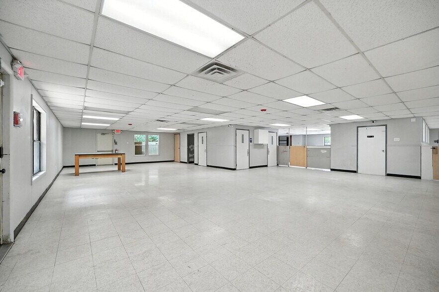 More Photos Of 4310 Barkoskie Rd, Jacksonville Daycare Center For Sale