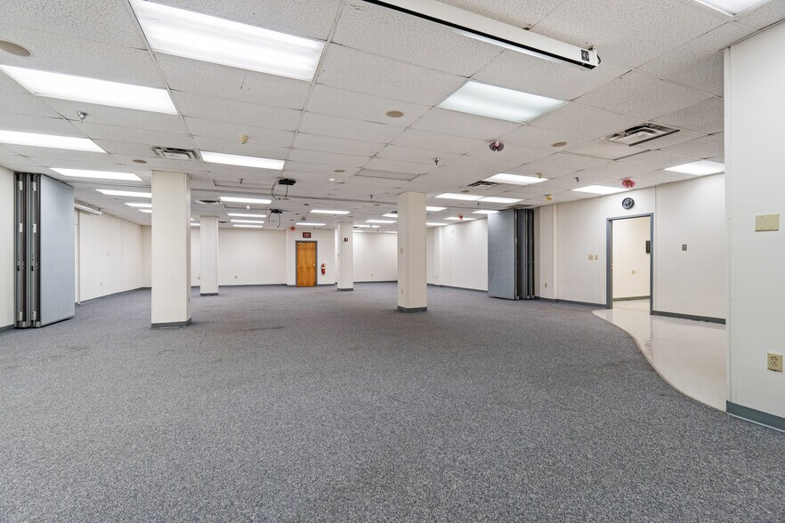 More Photos Of 400 N Lexington St, Pittsburgh Flex For Lease
