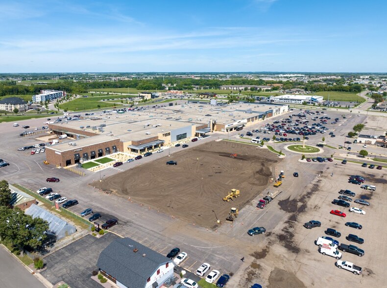 Primary Photo Of 1400 Madison Ave, Mankato General Retail For Lease
