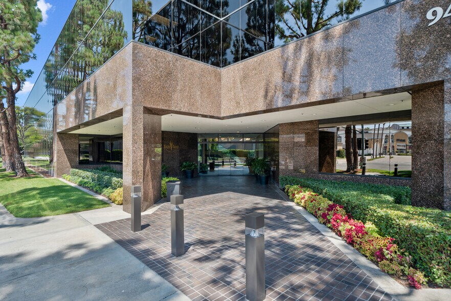 More Photos Of 940 S Coast Dr, Costa Mesa Office For Lease
