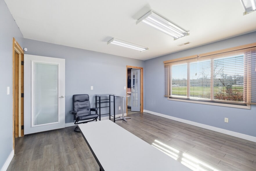 More Photos Of 1196 SW Washburn Ave, Topeka Specialty For Sale