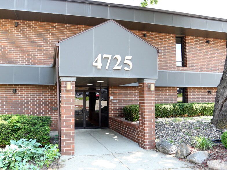 More Photos Of 4725 Merle Hay Rd, Des Moines Office For Lease