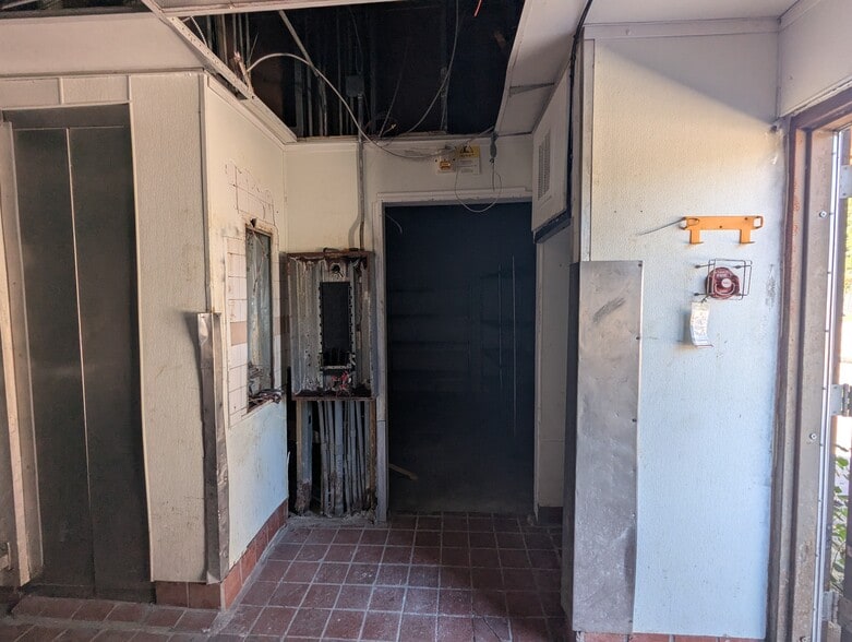 More Photos Of 1430 Washington Blvd, Beaumont General Retail For Sale