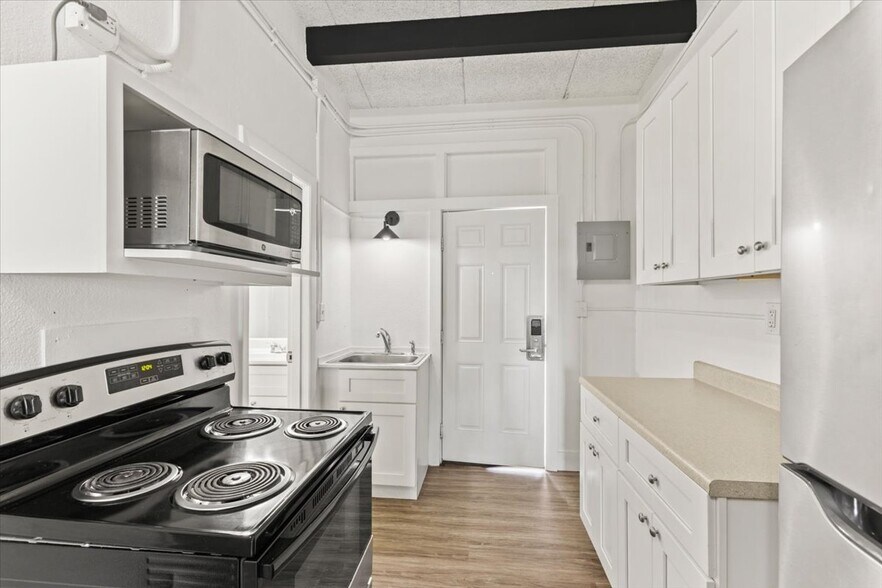 More Photos Of 15589 Lee Hwy, Bristol Apartments For Sale