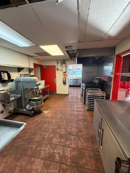 More Photos Of 1080-1090 N Federal Hwy, Hollywood Restaurant For Lease