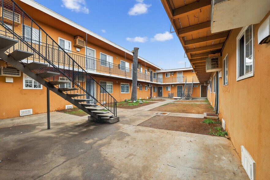 More Photos Of 618-631 Plaza Ave, Sacramento Apartments For Sale