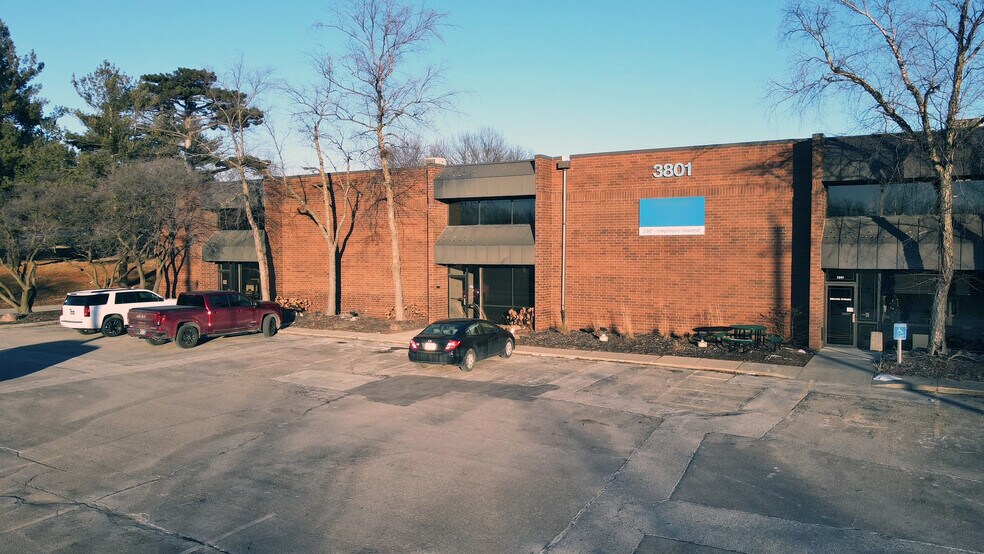 More Photos Of 3801 Delaware Ave, Des Moines Warehouse For Sale