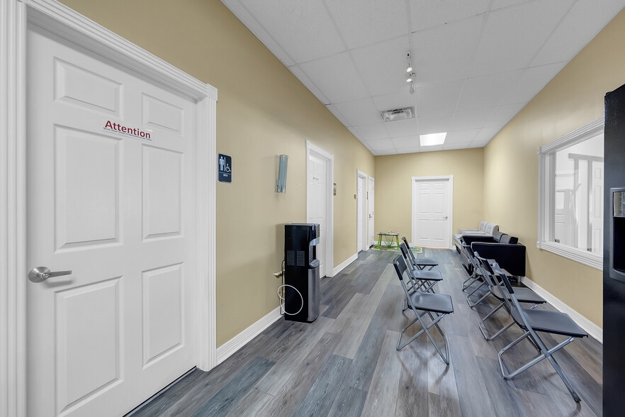 More Photos Of 11715 Spring Cypress Rd, Tomball Storefront For Lease