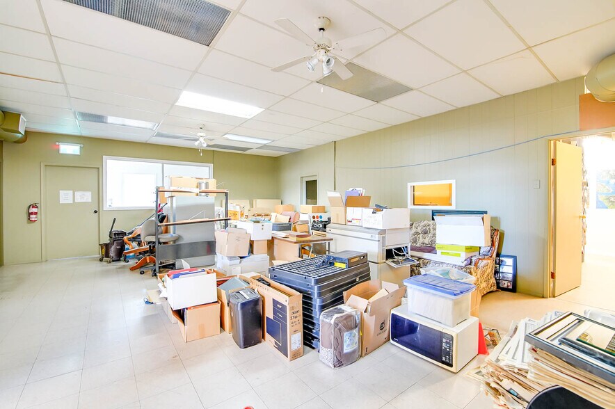 More Photos Of 4918 Napier St, Port Alberni Flex For Sale