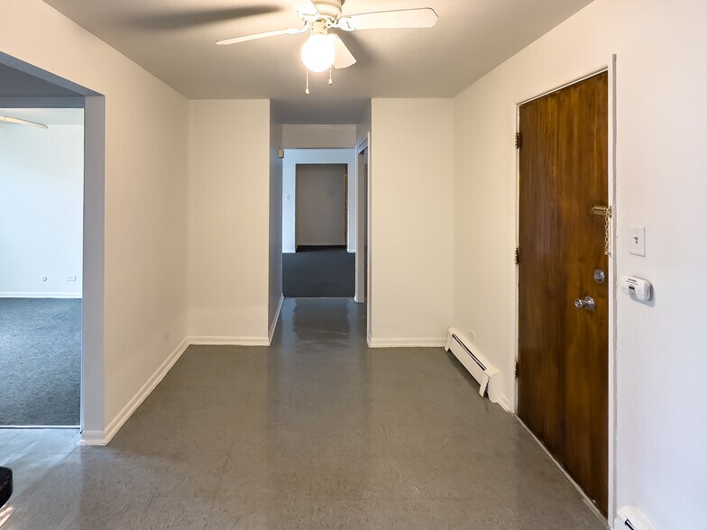 More Photos Of 1025 W Vermont St, Calumet Park Apartments For Sale