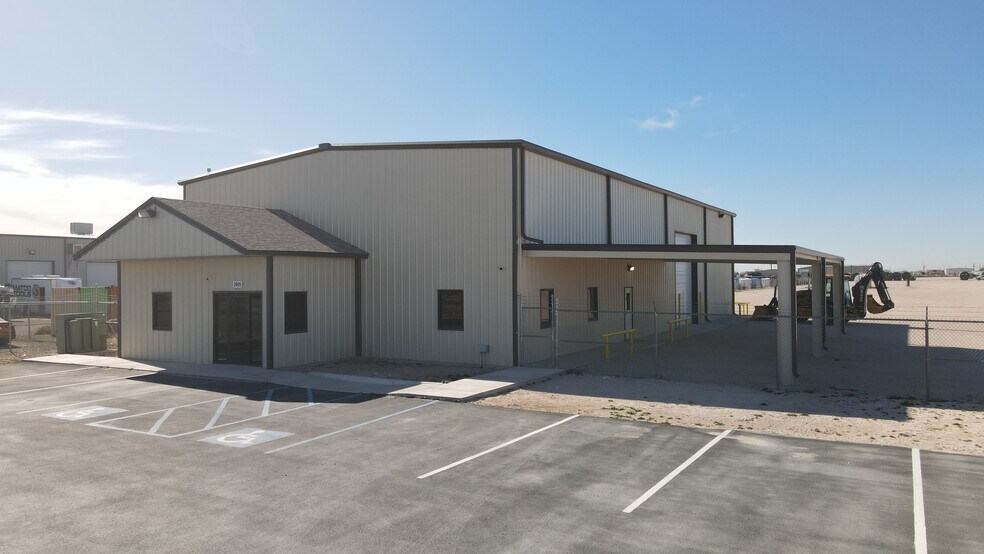 More Photos Of 2605 French dr, Hobbs Industrial For Lease