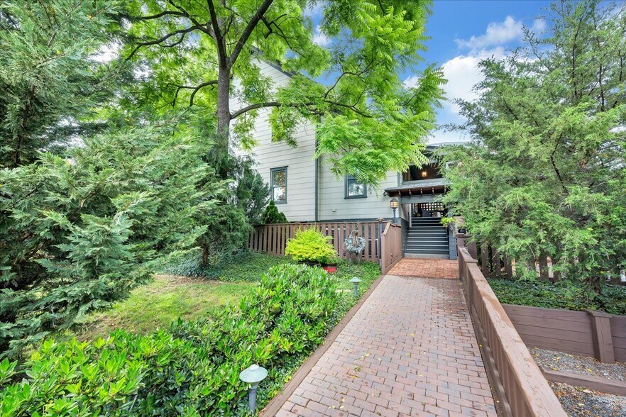 More Photos Of 1526 Franklin Rd SW, Roanoke Hospitality For Sale