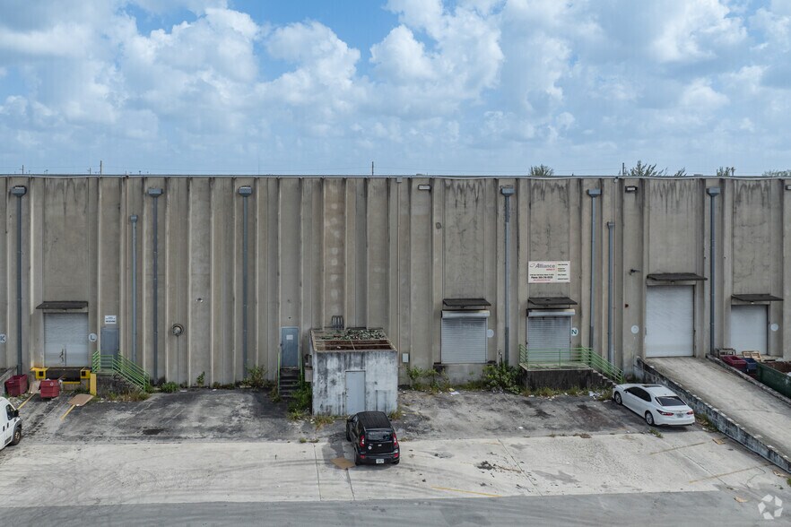 More Photos Of 3200 NW 119th St, Miami Warehouse For Lease