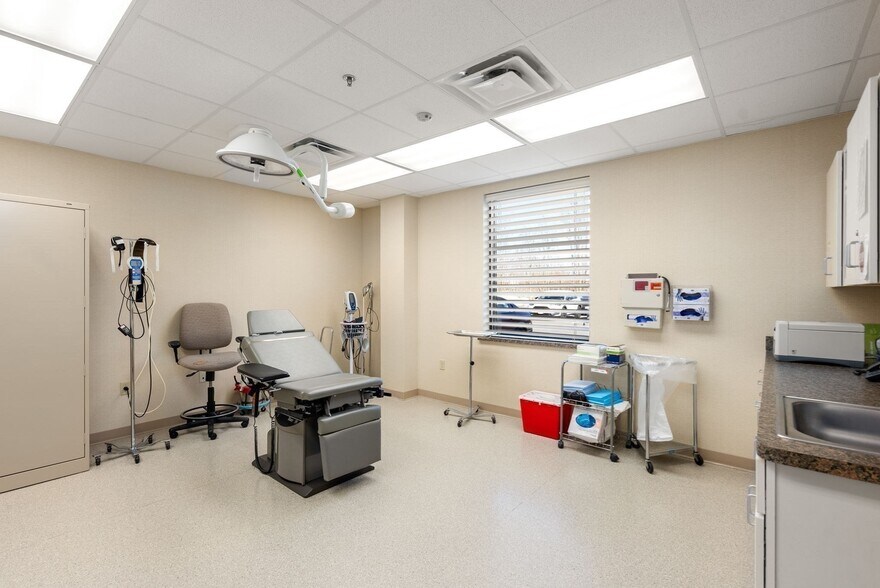 More Photos Of 4-6 West St, West Hatfield Medical For Sale