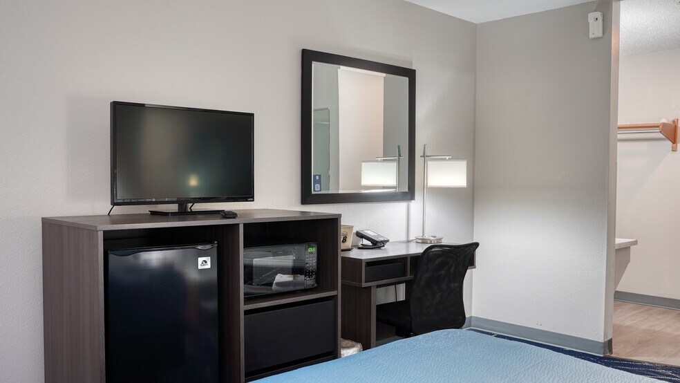 More Photos Of 2600 Whitewood Service Rd, Sturgis Hotel For Sale