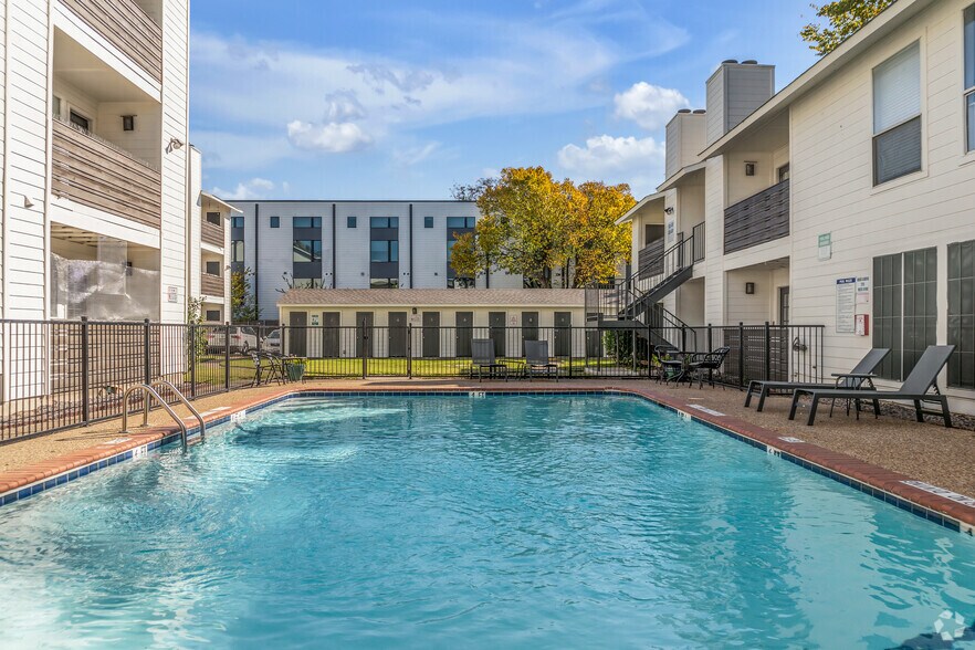 More Photos Of 2315 Moser Ave, Dallas Apartments For Sale