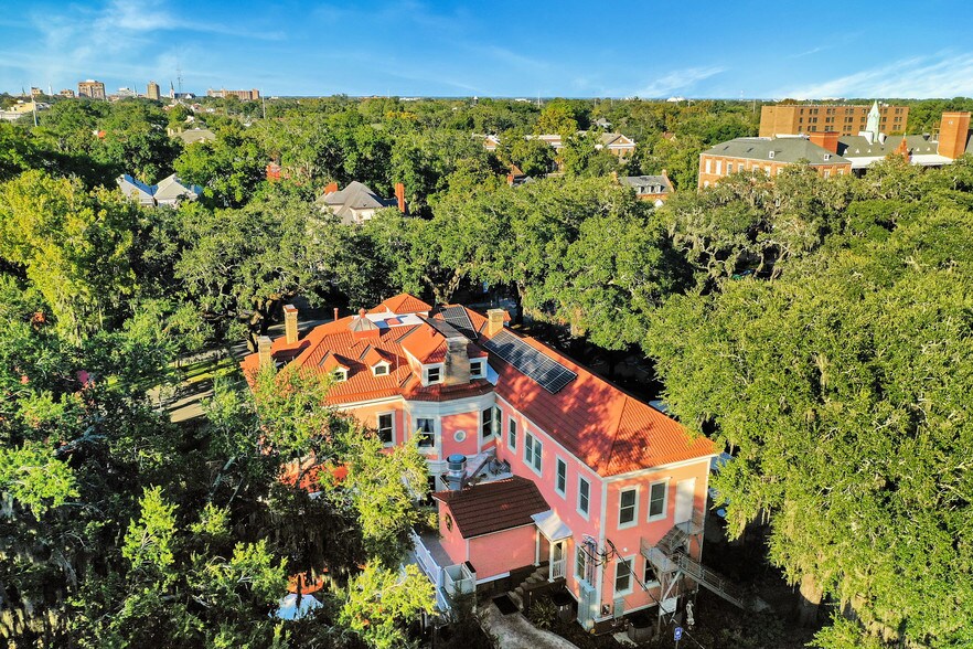 More Photos Of 119 E 37th St, Savannah Restaurant For Sale