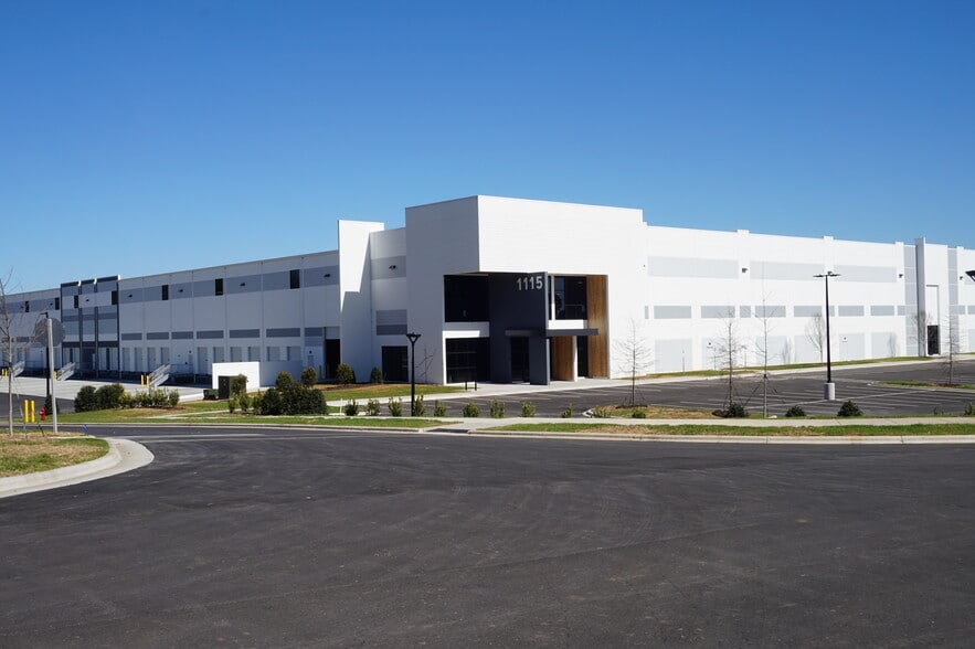 More Photos Of 1115 Crawford Oaks Dr, Belmont Distribution For Lease