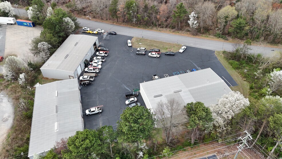 More Photos Of 251 Inglesby Pky, Duncan Warehouse For Lease