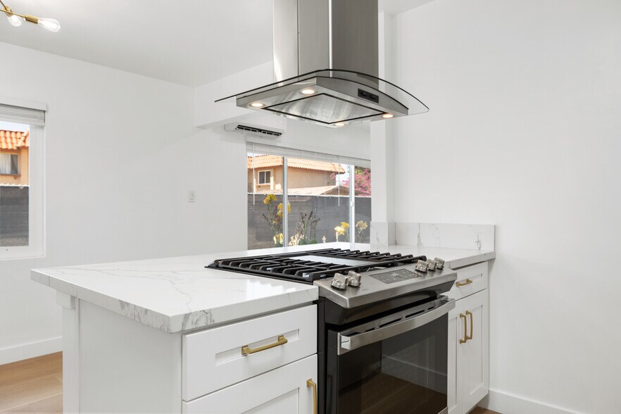 More Photos Of 569 Park Way, Chula Vista Apartments For Sale