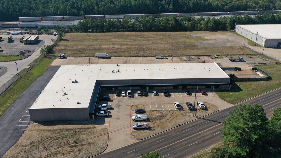 More Photos Of 1612-1630 E Whaley St, Longview Industrial For Sale