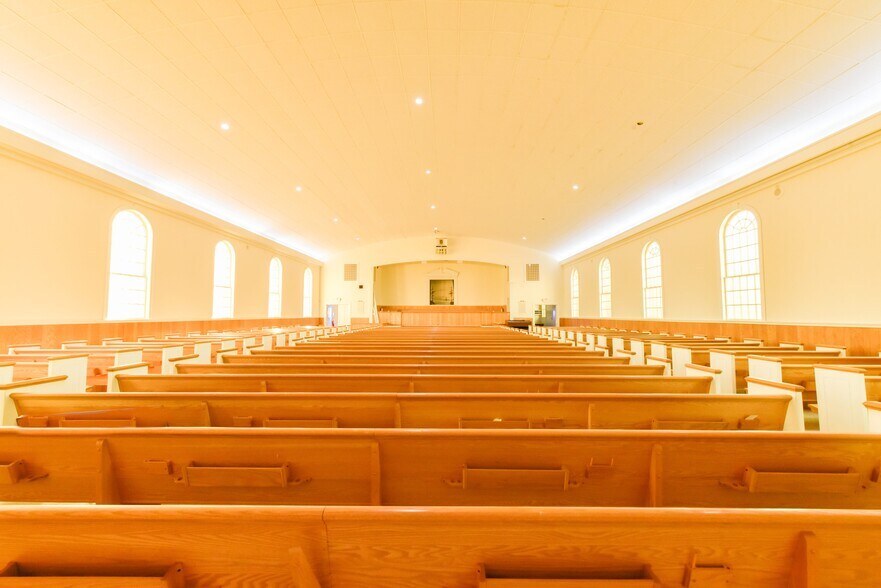 More Photos Of 3901 Raeford Rd, Fayetteville Religious Facility For Lease