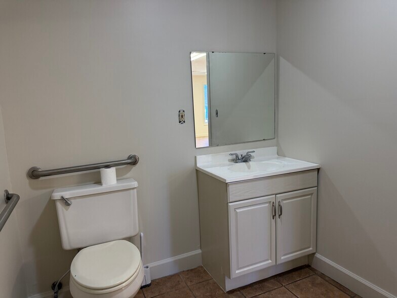 More Photos Of 2367 Rockaway Industrial Blvd, Conyers Light Manufacturing For Lease