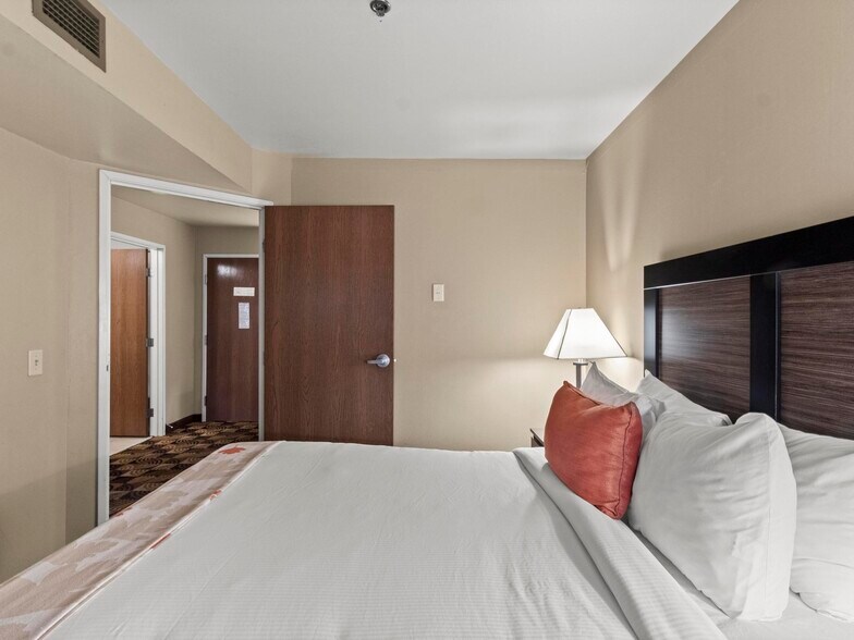 More Photos Of 1001 W College, Oak Creek Hotel For Sale