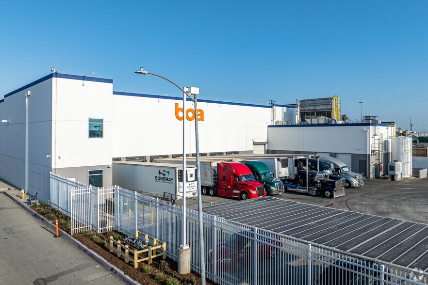 More Photos Of 4000 Noakes St, Commerce Refrigeration Cold Storage For Lease