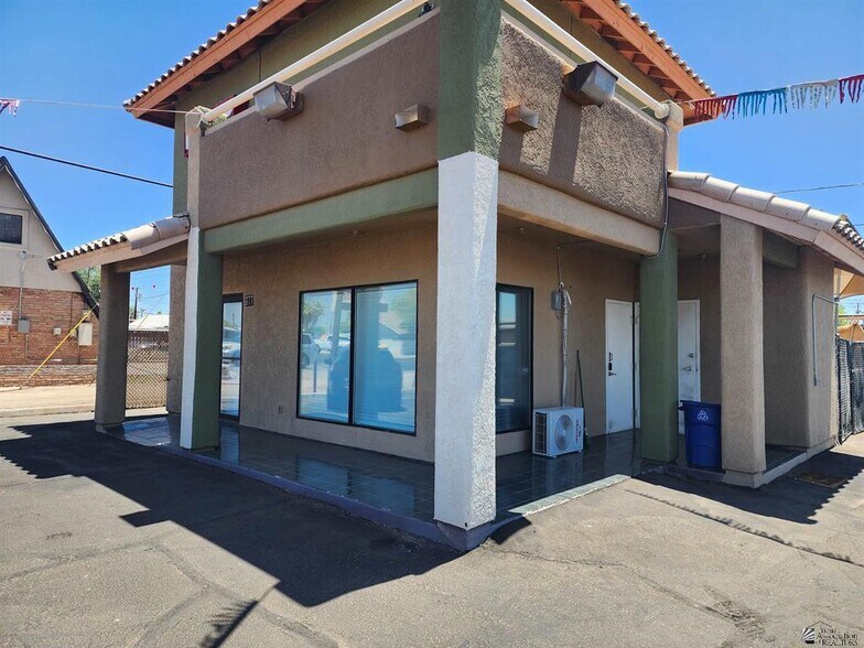 More Photos Of 877 W 8th St, Yuma Auto Dealership For Sale