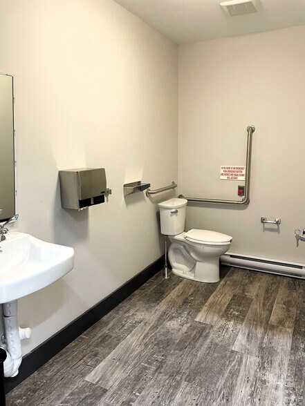 More Photos Of 119 Barrack St, Kingston Office For Lease