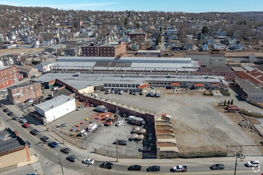 More Photos Of 730 N Main St, Waterbury Warehouse For Lease