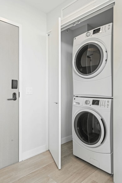 More Photos Of 730 N Milwaukee Ave, Chicago Apartments For Lease