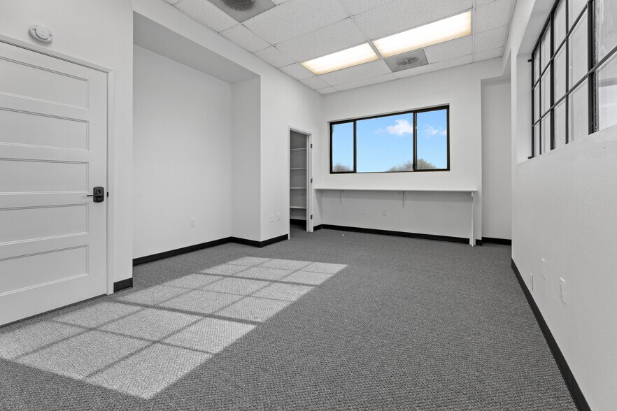 More Photos Of 2008 W Dorothea Ave, Visalia Freestanding For Lease