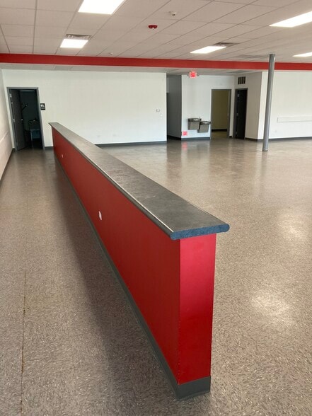 More Photos Of 807-815 Devon Ave, Park Ridge Storefront Retail Residential For Lease