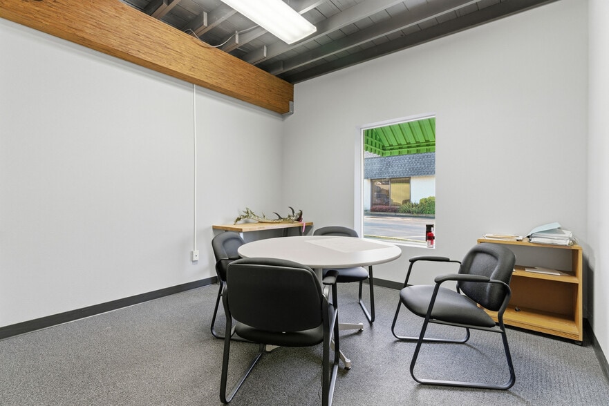 More Photos Of 2318 Pacific Ave, Forest Grove Office For Sale